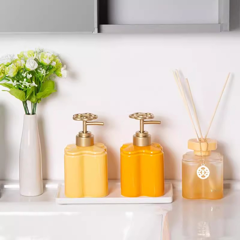 Zara Home Bathroom - 현대 오렌지 꽃 세라믹 로션 병